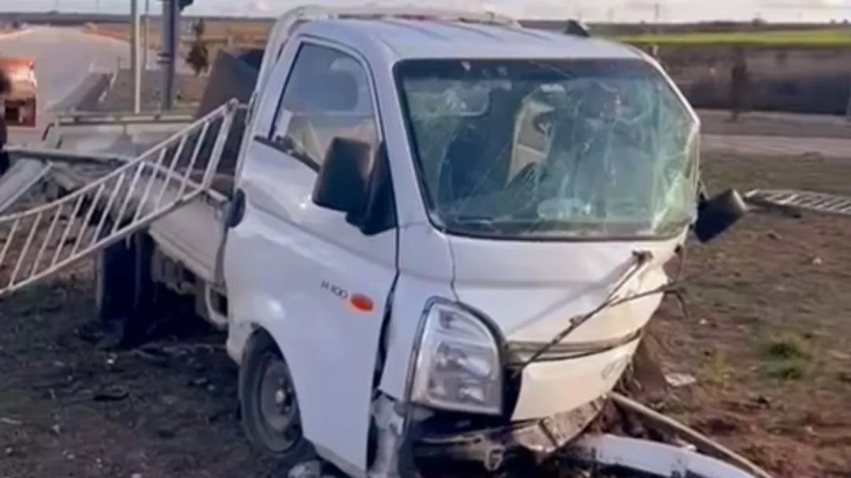 Kırklarelinde feci kaza: Kamyonet ile otomobil birbirine girdi! 1 ölü 6 yaralı!